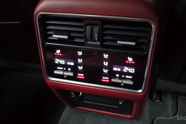 2023 Porsche Cayenne с пробегом 31 860 км