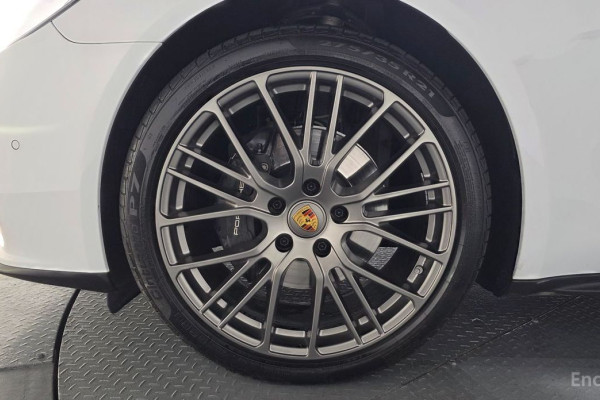 2023 Porsche Panamera с пробегом 46 812 км