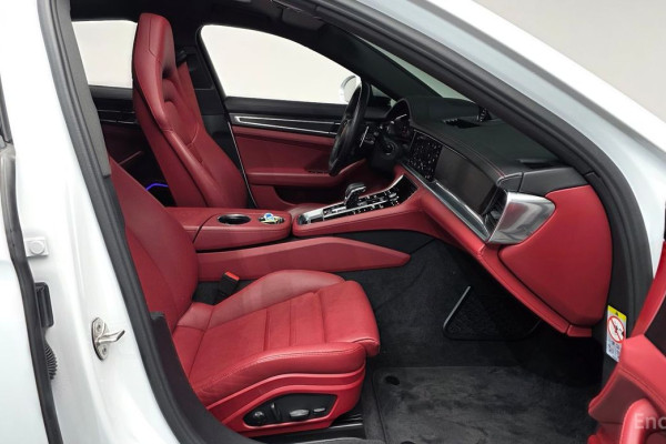 2023 Porsche Panamera с пробегом 46 812 км
