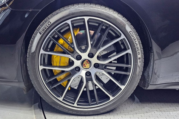 2022 Porsche Panamera с пробегом 34 701 км