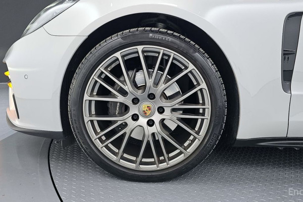 2023 Porsche Panamera с пробегом 25 035 км