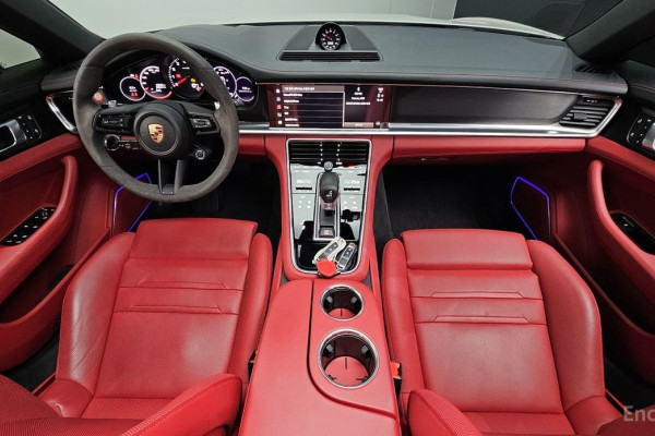2023 Porsche Panamera с пробегом 25 035 км