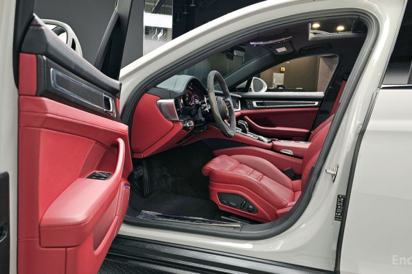 2023 Porsche Panamera с пробегом 25 035 км