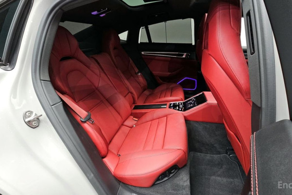 2023 Porsche Panamera с пробегом 25 035 км