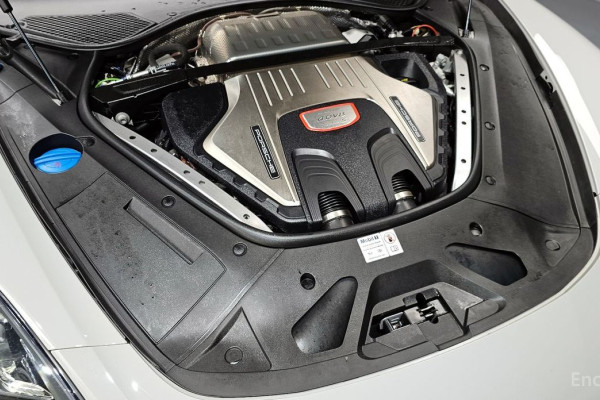 2023 Porsche Panamera с пробегом 17 908 км