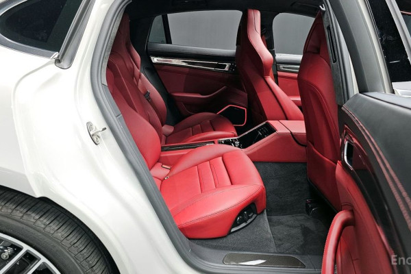 2023 Porsche Panamera с пробегом 17 908 км