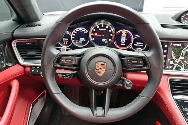 2023 Porsche Panamera с пробегом 17 908 км