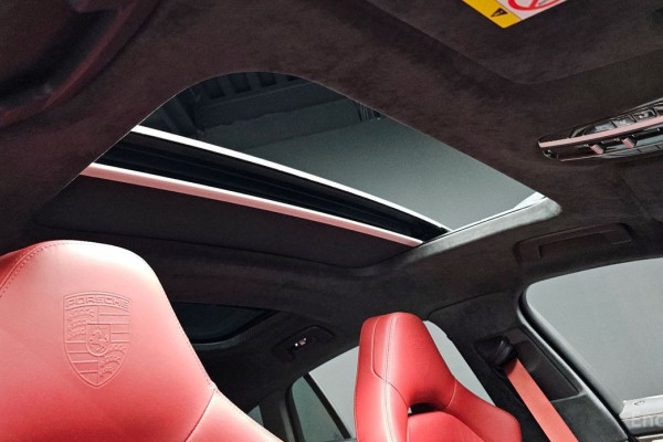 2023 Porsche Panamera с пробегом 17 908 км