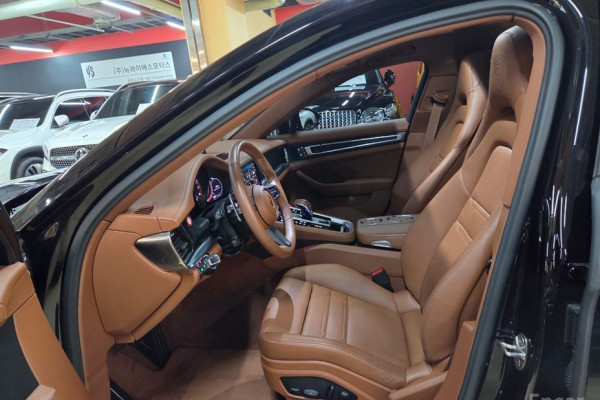 2023 Porsche Panamera с пробегом 12 000 км