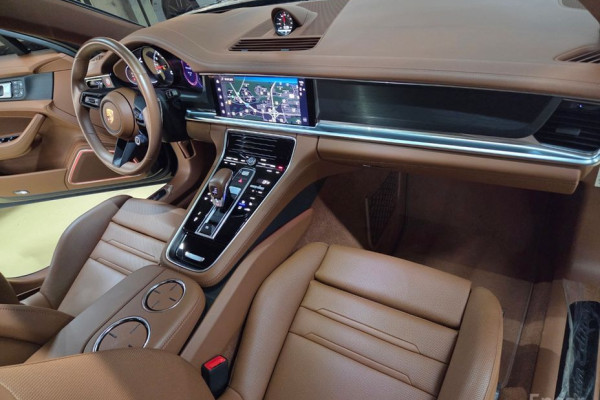 2023 Porsche Panamera с пробегом 12 000 км