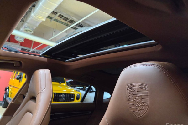 2023 Porsche Panamera с пробегом 12 000 км