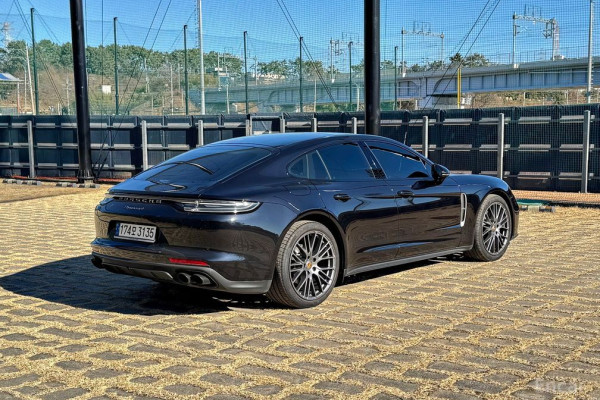 2022 Porsche Panamera с пробегом 36 000 км