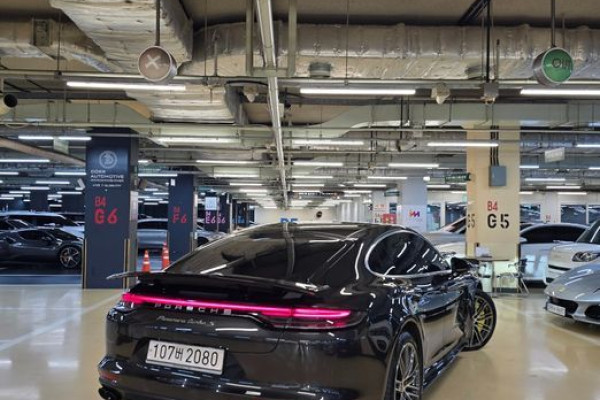 2021 Porsche Panamera с пробегом 12 830 км