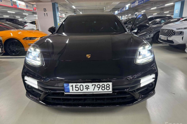 2023 Porsche Panamera с пробегом 62 000 км