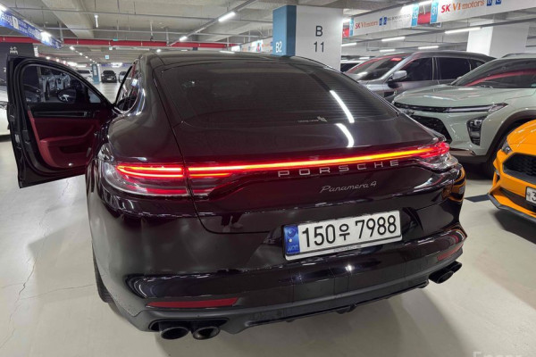 2023 Porsche Panamera с пробегом 62 000 км