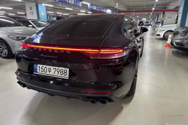 2023 Porsche Panamera с пробегом 62 000 км
