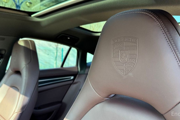 2022 Porsche Panamera с пробегом 36 000 км