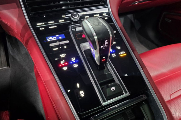 2022 Porsche Panamera с пробегом 29 436 км