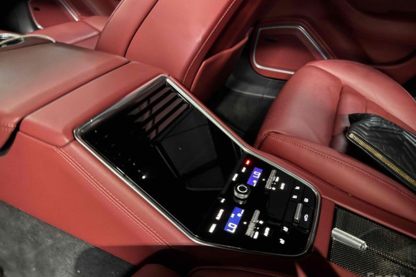 2023 Porsche Panamera с пробегом 62 000 км