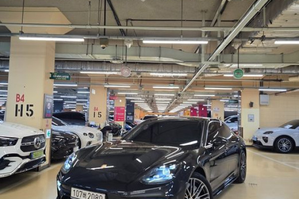 2021 Porsche Panamera с пробегом 12 830 км