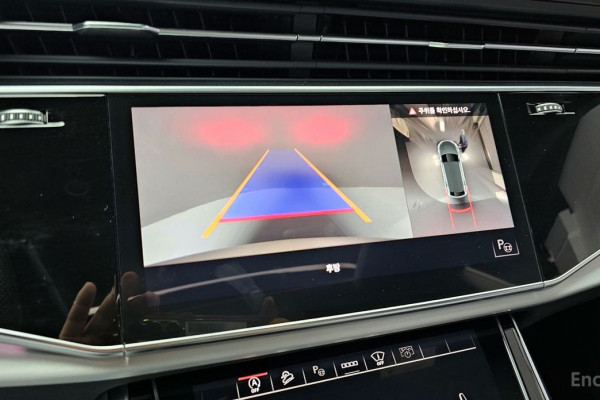 2021 Audi Q8 с пробегом 97 981 км