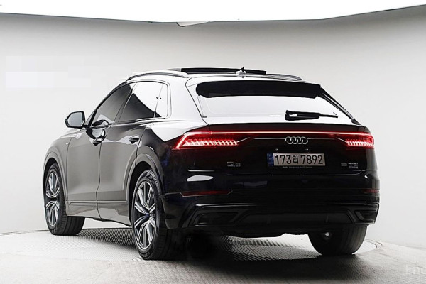 2021 Audi Q8 с пробегом 67 853 км