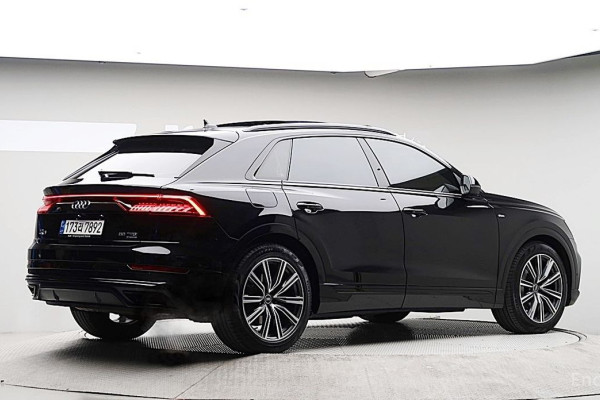 2021 Audi Q8 с пробегом 67 853 км