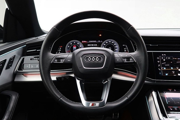 2021 Audi Q8 с пробегом 67 853 км