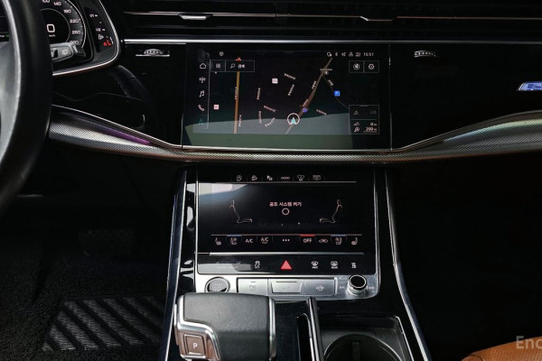 2021 Audi Q8 с пробегом 83 067 км