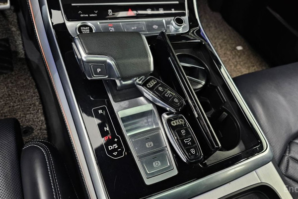 2021 Audi Q8 с пробегом 87 635 км