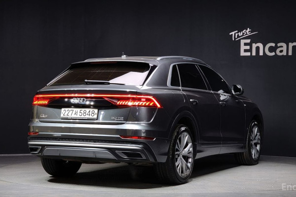 2020 Audi Q8 с пробегом 130 600 км