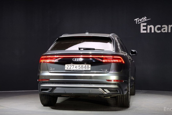 2020 Audi Q8 с пробегом 130 600 км