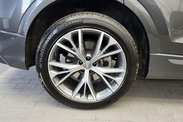 2020 Audi Q8 с пробегом 130 600 км