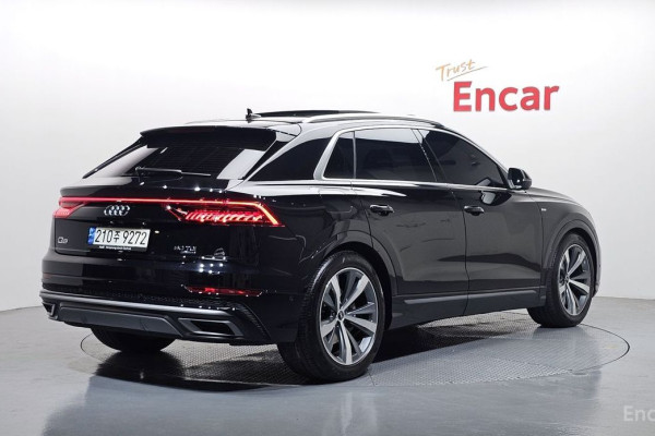 2021 Audi Q8 с пробегом 43 291 км