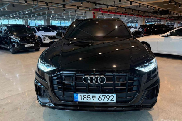 2022 Audi Q8 с пробегом 26 000 км