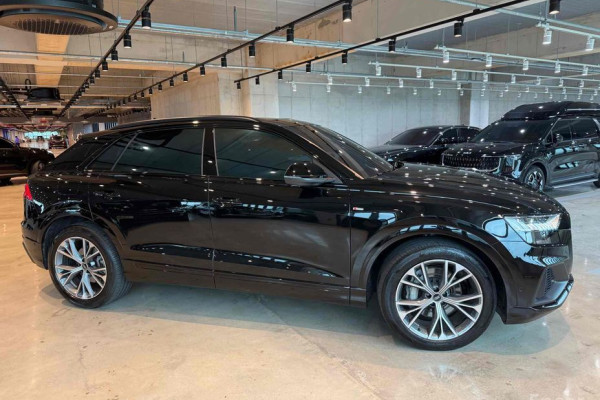 2022 Audi Q8 с пробегом 26 000 км
