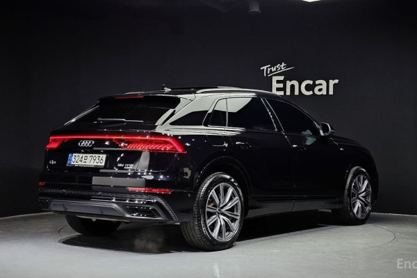 2021 Audi Q8 с пробегом 63 562 км