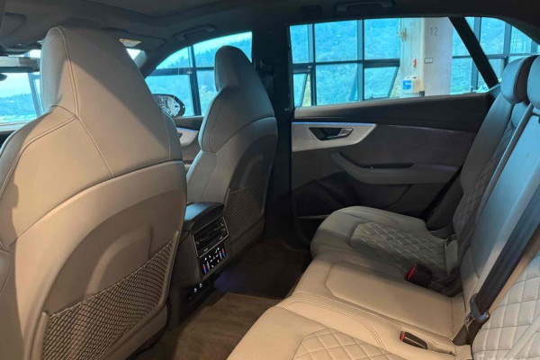 2022 Audi Q8 с пробегом 26 000 км