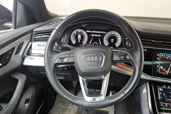 2021 Audi Q8 с пробегом 43 291 км