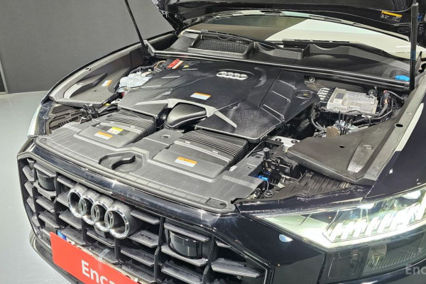 2021 Audi Q8 с пробегом 63 562 км