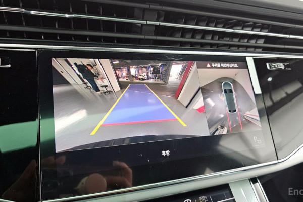 2021 Audi Q8 с пробегом 43 291 км