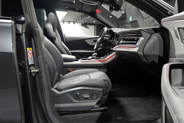2022 Audi Q8 с пробегом 58 369 км