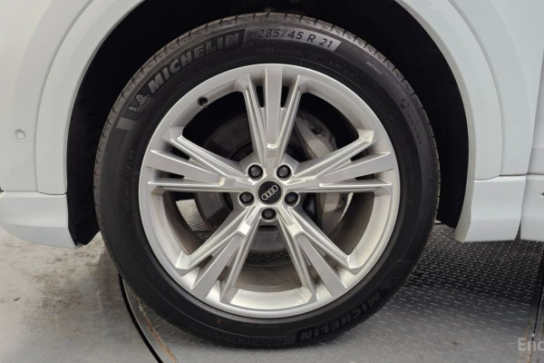 2023 Audi Q8 с пробегом 63 280 км