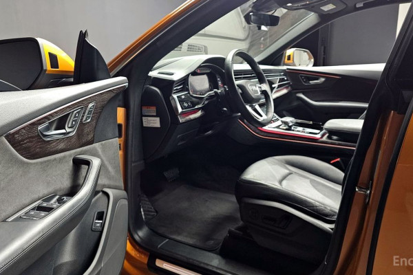 2021 Audi Q8 с пробегом 56 145 км