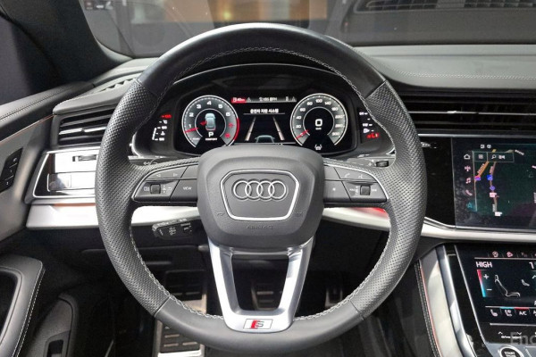 2022 Audi Q8 с пробегом 58 369 км