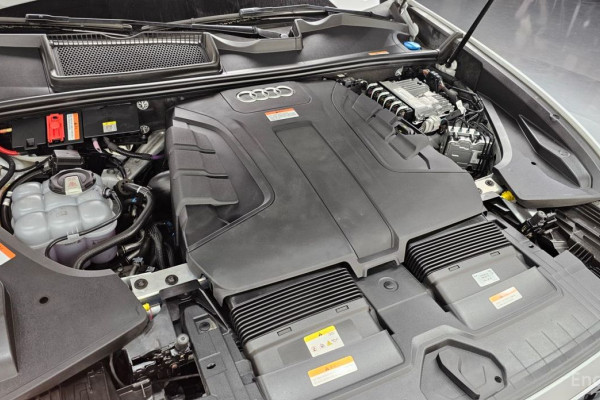 2023 Audi Q8 с пробегом 63 280 км