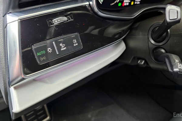 2021 Audi Q8 с пробегом 63 562 км