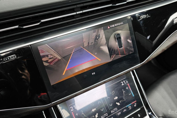 2021 Audi Q8 с пробегом 56 145 км