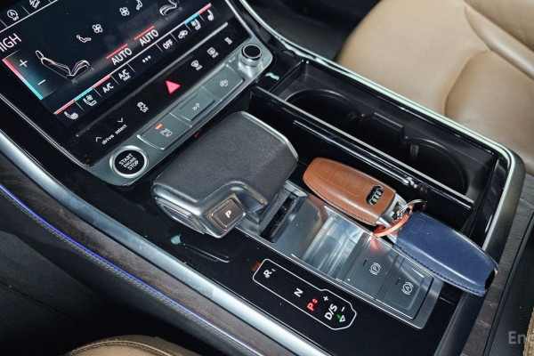 2023 Audi Q8 с пробегом 63 280 км