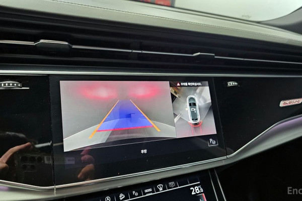 2021 Audi Q8 с пробегом 63 562 км